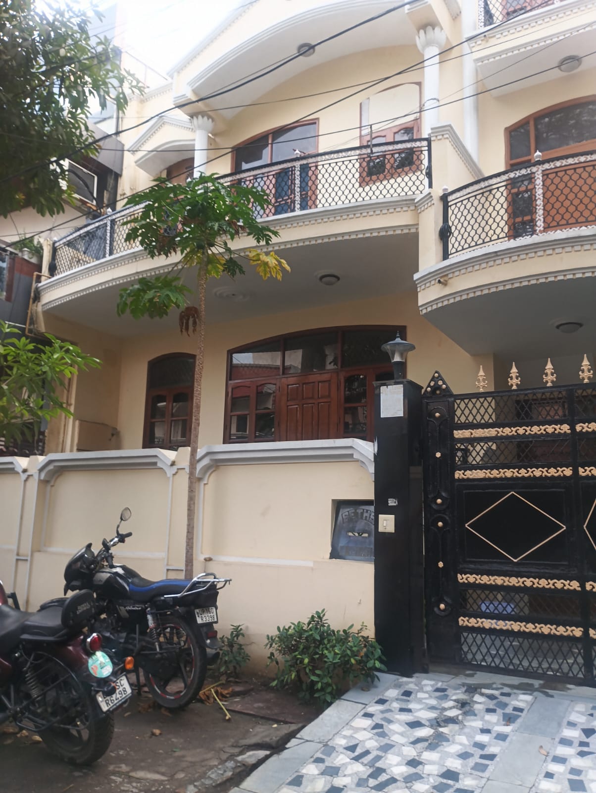 180 Sq.M Corner Plot · Sector 41, Noida - View 3